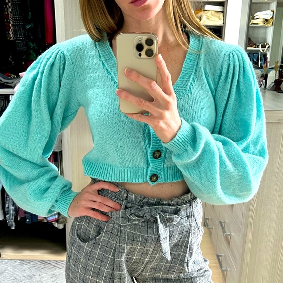 SOLD - Turquoise cropped cardigan with bell sleeves. - Picture 7 of 7
